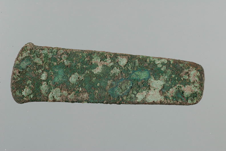 32 Hacha en cobre (Mazuecos, JaÃ©n)